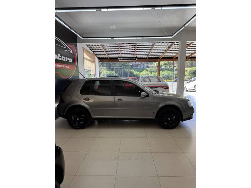 VOLKSWAGEN - GOLF - 2008/2008 - Cinza - R$ 45.000,00