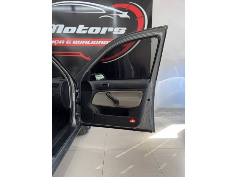 VOLKSWAGEN - GOLF - 2008/2008 - Cinza - R$ 45.000,00