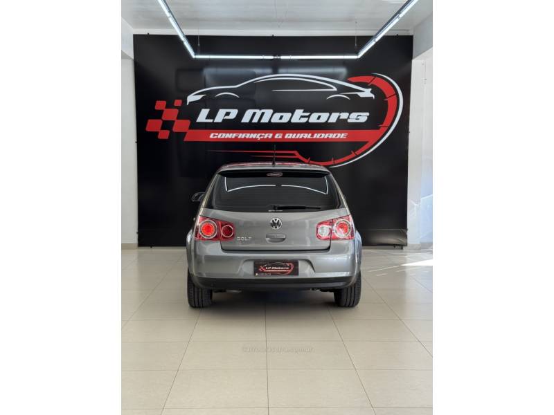 VOLKSWAGEN - GOLF - 2008/2008 - Cinza - R$ 45.000,00