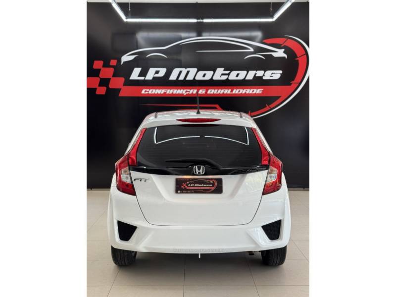 HONDA - FIT - 2016/2016 - Branca - R$ 65.000,00