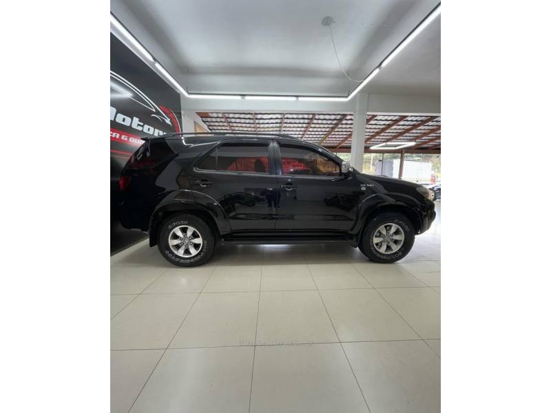 TOYOTA - HILUX SW4 - 2007/2007 - Preta - R$ 105.000,00