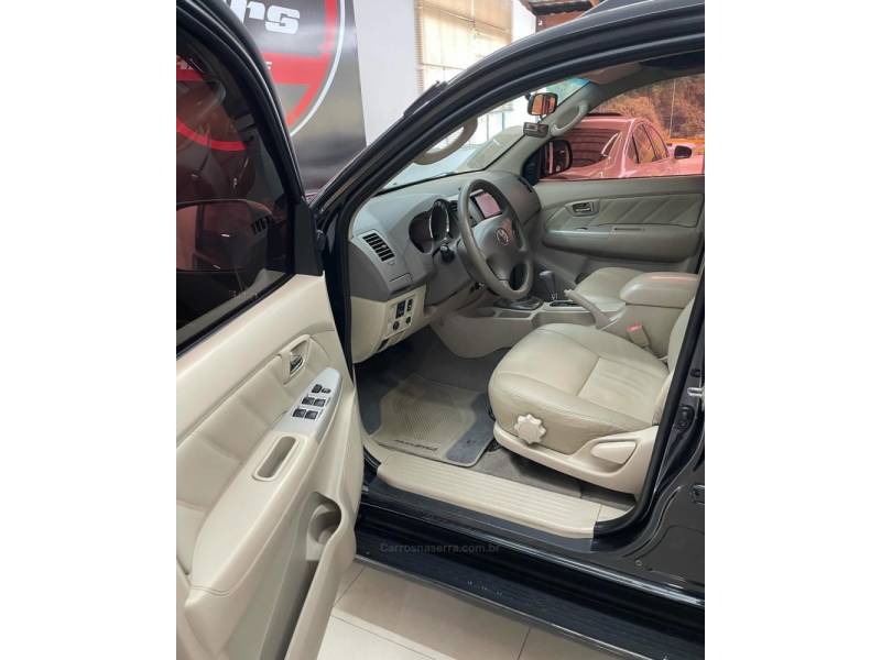 TOYOTA - HILUX SW4 - 2007/2007 - Preta - R$ 105.000,00